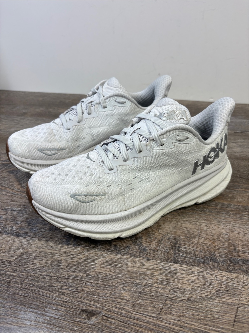 HOKA Clifton 9 White / Gray Running Shoes Sneakers Women’s Size 6.5
